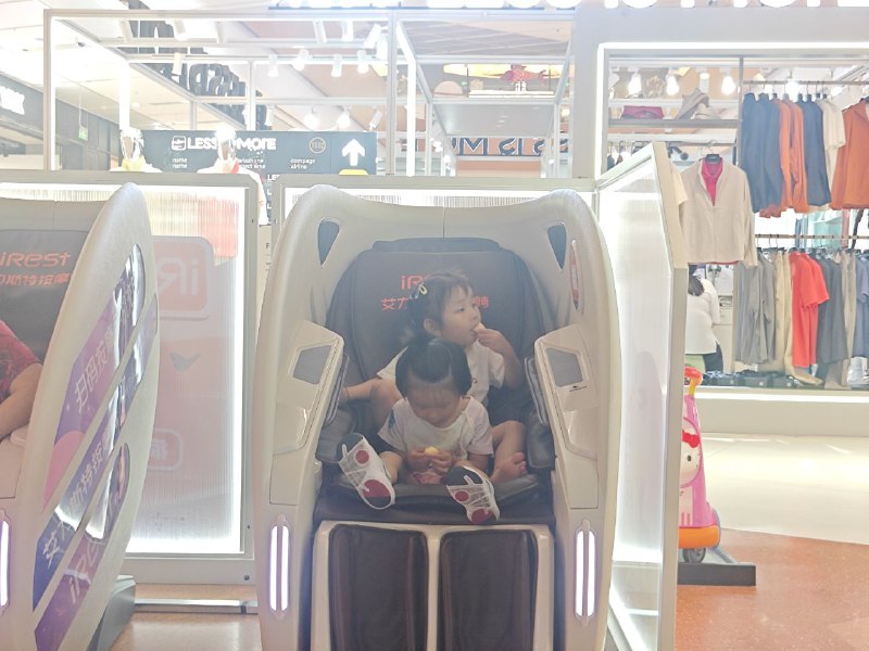 周五安窗户所以请了一天假，中午去合生汇去喜家德吃饺子