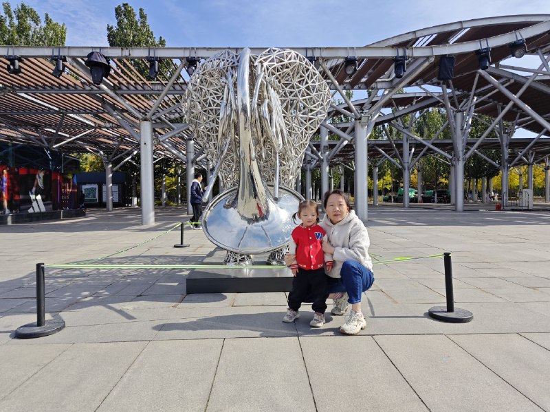 今天上午天气非常好，就想着去奥森，看看奥森的花和落叶