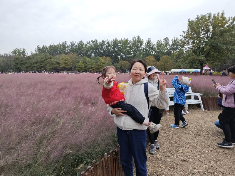 今天上午天气非常好，就想着去奥森，看看奥森的花和落叶