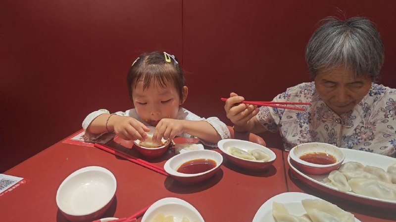 周五安窗户所以请了一天假，中午去合生汇去喜家德吃饺子